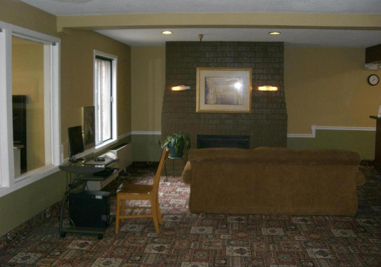 Norwood Inn Minneapolis Розвіль Екстер'єр фото
