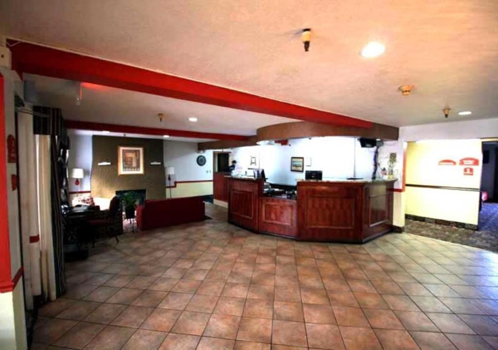 Norwood Inn Minneapolis Розвіль Екстер'єр фото
