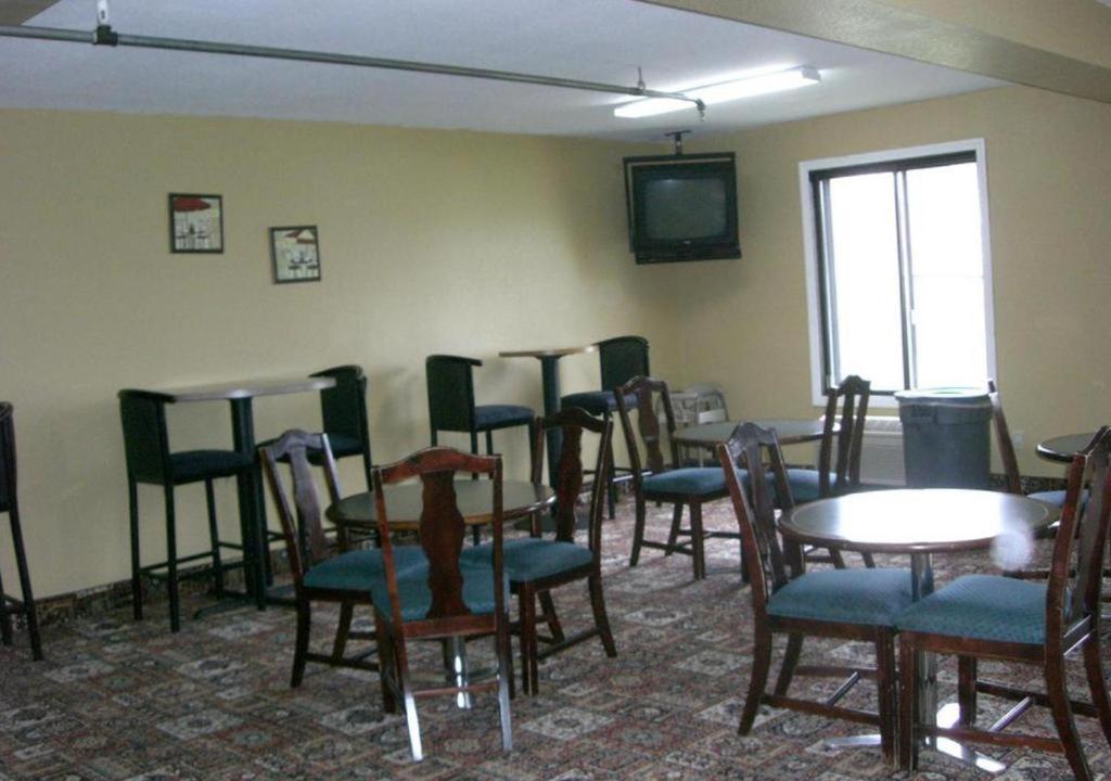 Norwood Inn Minneapolis Розвіль Екстер'єр фото