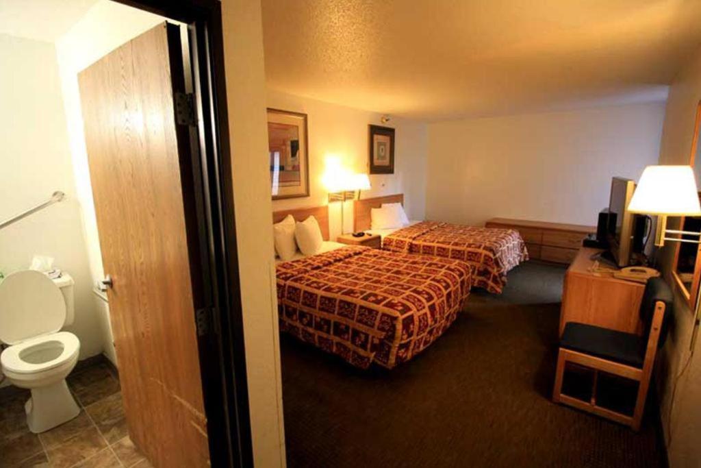Norwood Inn Minneapolis Розвіль Екстер'єр фото