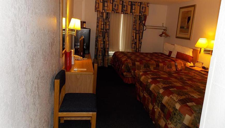 Norwood Inn Minneapolis Розвіль Екстер'єр фото