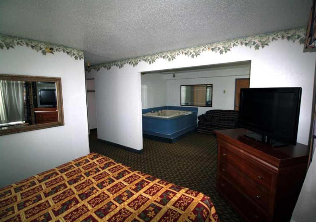 Norwood Inn Minneapolis Розвіль Екстер'єр фото