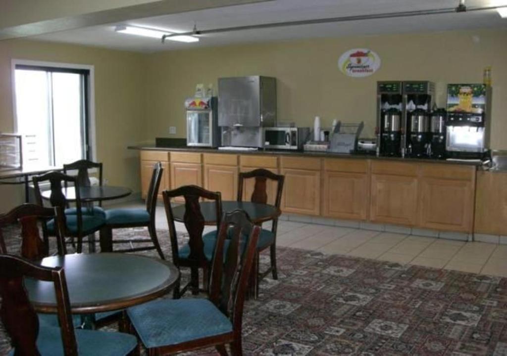 Norwood Inn Minneapolis Розвіль Екстер'єр фото