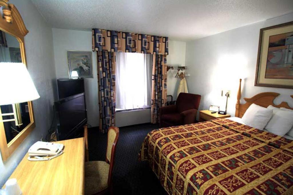 Norwood Inn Minneapolis Розвіль Екстер'єр фото