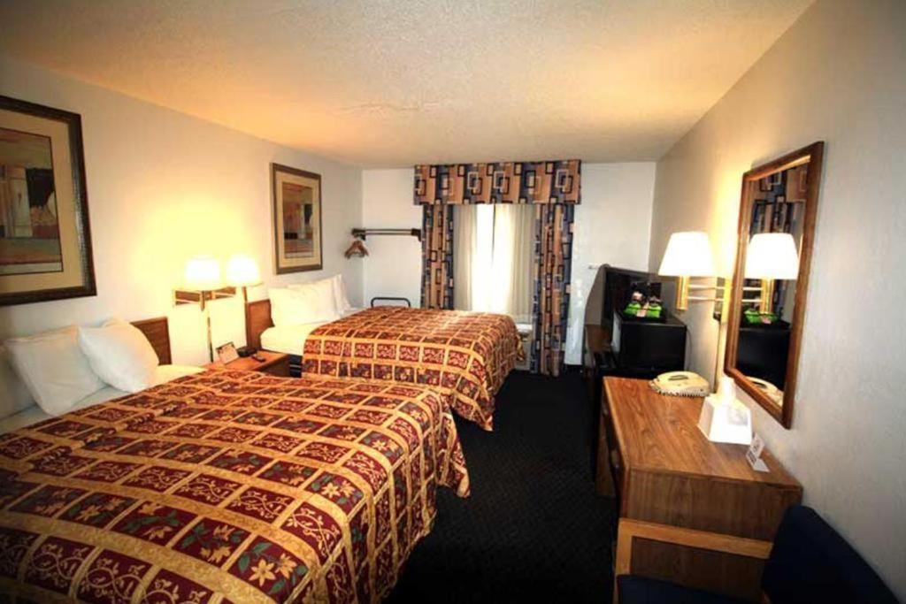 Norwood Inn Minneapolis Розвіль Екстер'єр фото